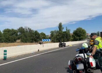 Un motorista resulta herido grave tras sufrir una salida de vía en la A-2, a la altura de Torrejón