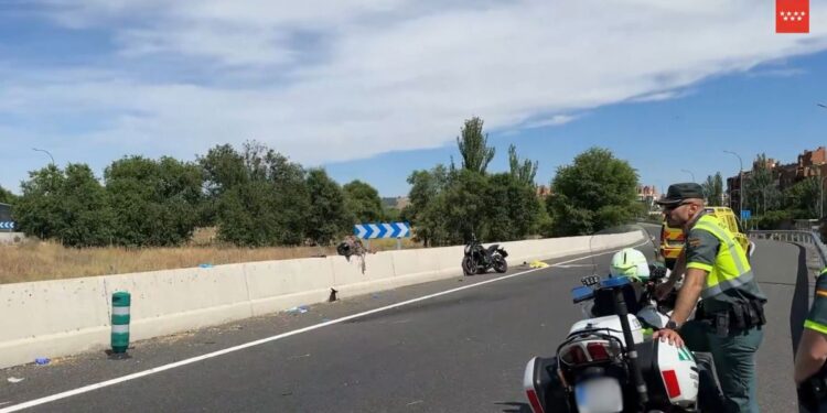 Un motorista resulta herido grave tras sufrir una salida de vía en la A-2, a la altura de Torrejón 1 Imagen: Emergencias 112