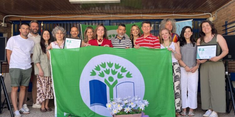 El CEIP Infanta Catalina recibe su primera Bandera Verde en el acto anual del programa Ecoescuelas 1 Foto: Ayuntamiento de Alcalá