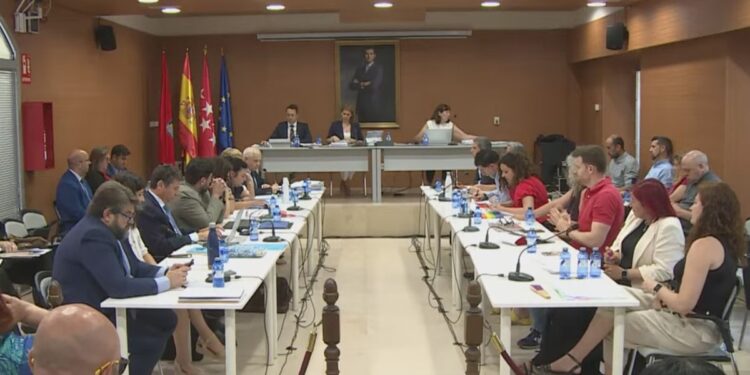 La oposición carga contra el “expediente ómnibus” del Gobierno tras el choque entre PP y Vox 1 pleno