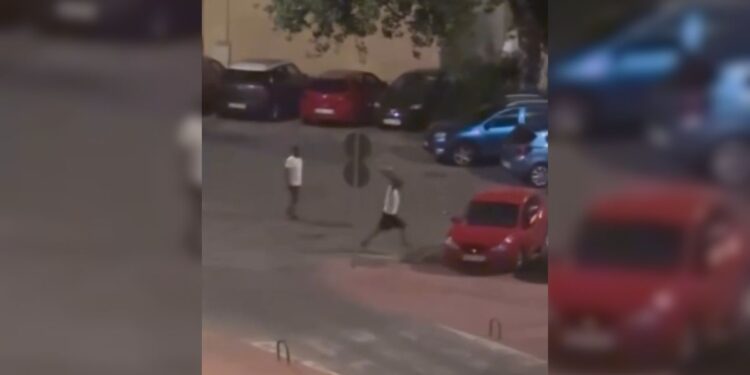 Sorprenden a tres personas golpeando varios coches aparcados en Nueva Alcalá durante la madrugada 1 Fuente: Alcalá se Queja