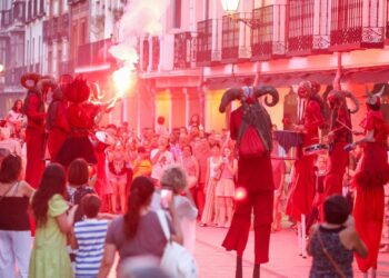 Clásicos en Alcalá despide su XXV edición con una fiesta de teatro de calle en el centro histórico