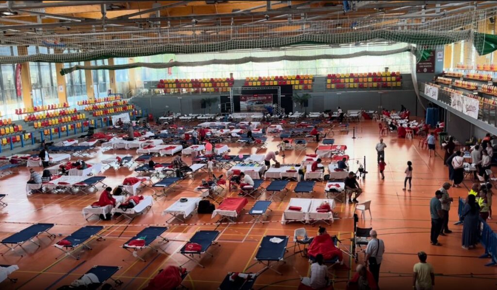 El pabellón de Espartales pasa de 53 a 162 evacuados acogidos por los incendios 1 Pabellon Espartales