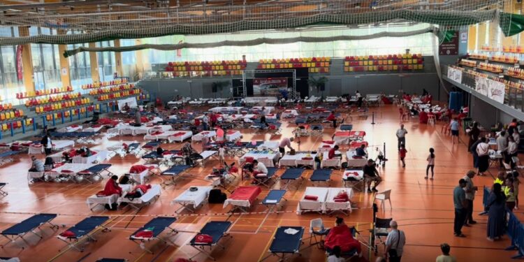 El pabellón de Espartales pasa de 53 a 162 evacuados acogidos por los incendios 1 Fuente: Ayto Alcalá de Henares
