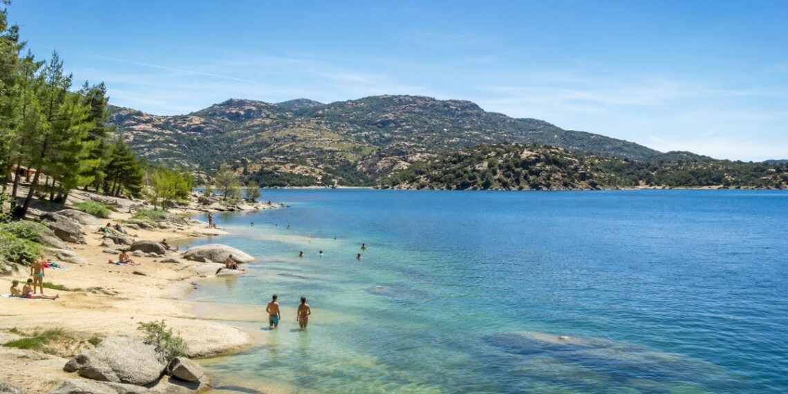Escapadas refrescantes cerca de Alcalá: pantanos, ríos y rutas con sombra para el verano 1 Fuente: Elaboración propia con IA
