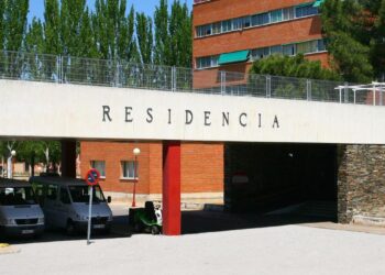 La residencia Francisco de Vitoria de Alcalá acoge a mayores evacuados por el incendio de la Sierra Oeste