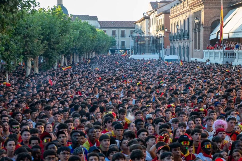España levanta su segundo Mundial y convierte la Plaza de Cervantes en una celebración inolvidable 3 SnapInsta.to 752561425 18398808055091887 543084969371315131 n 1