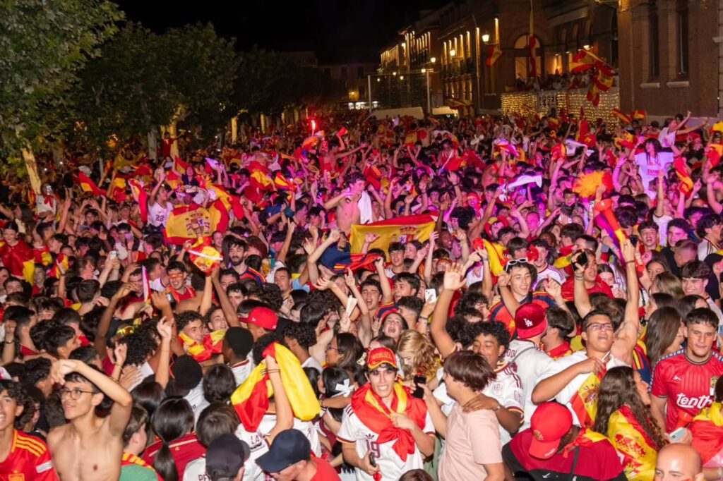España levanta su segundo Mundial y convierte la Plaza de Cervantes en una celebración inolvidable 7 SnapInsta.to 752570104 18398808010091887 4678916777873336751 n