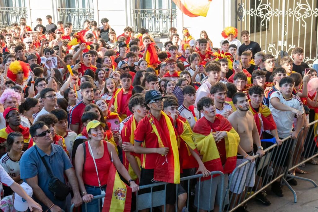 España levanta su segundo Mundial y convierte la Plaza de Cervantes en una celebración inolvidable 4 SnapInsta.to 753032489 18398808046091887 8944947382912165473 n