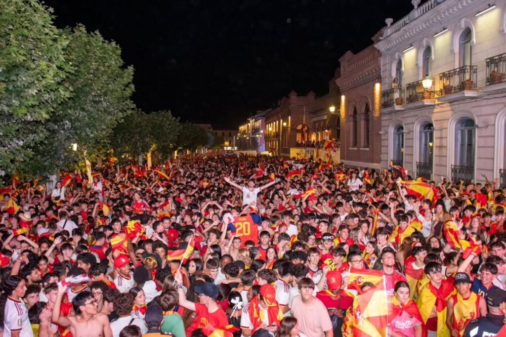España levanta su segundo Mundial y convierte la Plaza de Cervantes en una celebración inolvidable 6 SnapInsta.to 753344040 18398808028091887 315103415211244870 n
