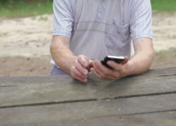 Un teléfono gratuito atenderá las dudas sanitarias de los evacuados alojados en Alcalá durante las 24 horas