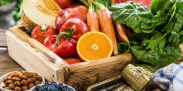 Diez alimentos de temporada que miman tus defensas (sin complicarte la vida)