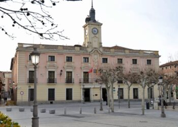 El PSOE rechaza la Cuenta General de Alcalá y cuestiona la caída de inversión y los retrasos de pago