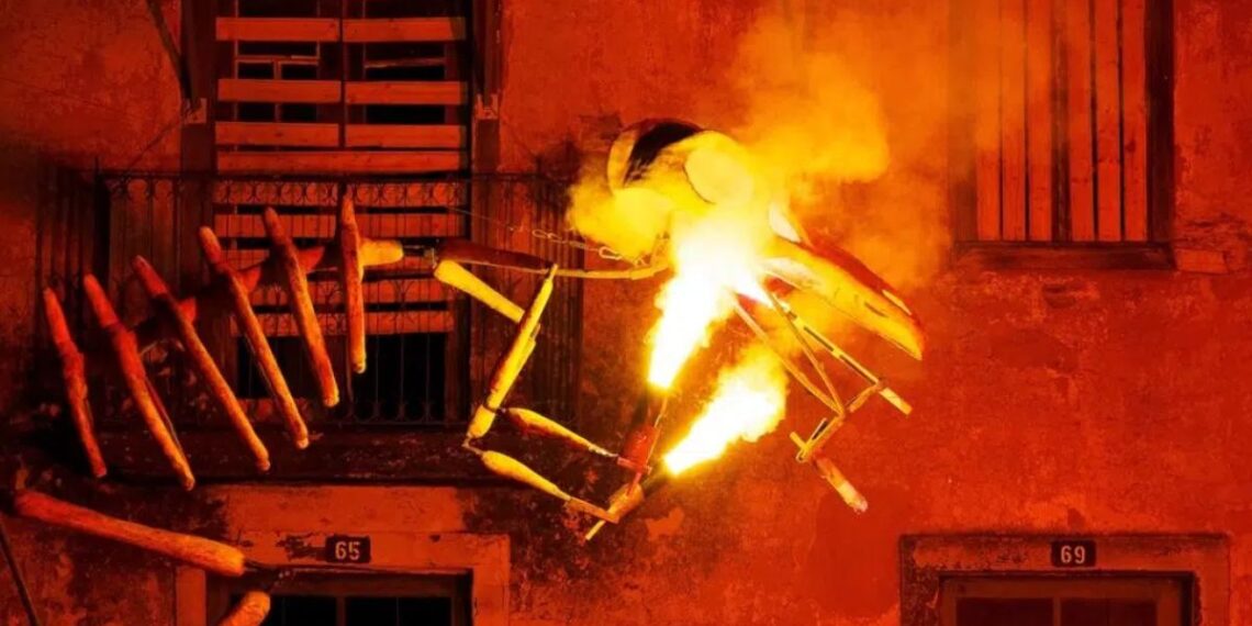 'Bestias Ígneas' llenará de fuego y grandes dragones el casco histórico con un espectáculo itinerante de teatro de calle 1 Foto: clasicosenalcala.net