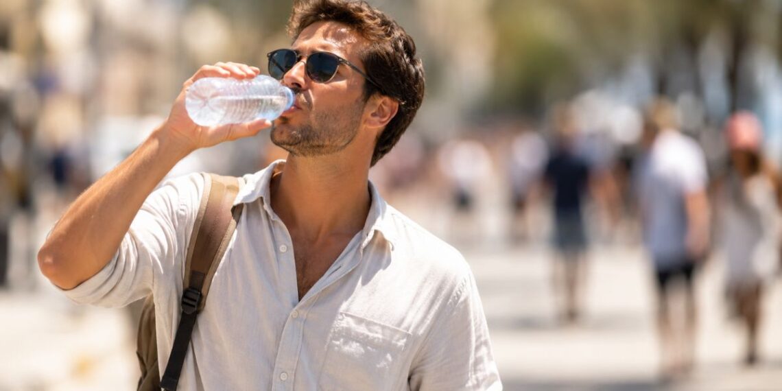 Sanidad recuerda cómo actuar ante un golpe de calor durante el episodio de altas temperaturas 1 calor agua hidratacion