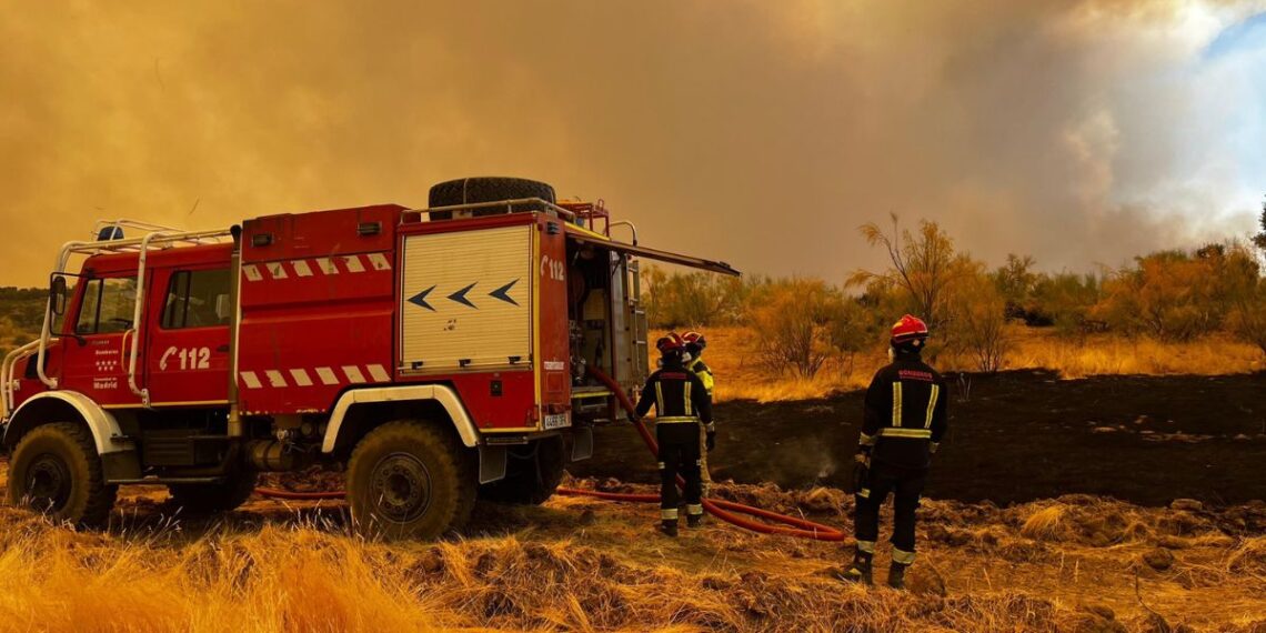 Bomberos durante el incendio de Sierra Oeste / Comunidad de Madrid