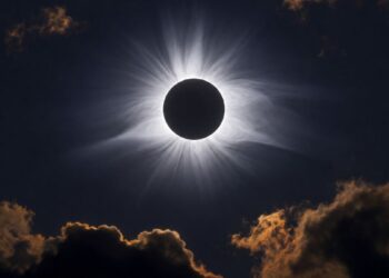 El eclipse solar del 12 de agosto activará refuerzos de transporte y emergencias con impacto en Alcalá