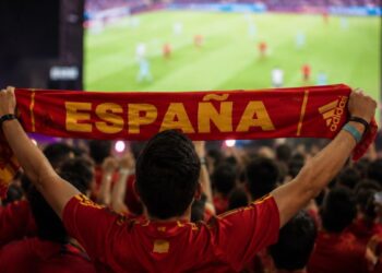 Hoy, todos con la Roja: Alcalá se cita en la Plaza de Cervantes para hacer historia 2 Hoy, todos con la Roja: Alcalá se cita en la Plaza de Cervantes para hacer historia
