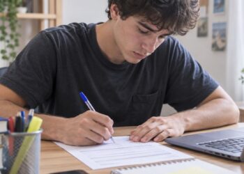 Las listas de espera universitarias no funcionan igual: el error que puede dejar fuera a estudiantes de Alcalá