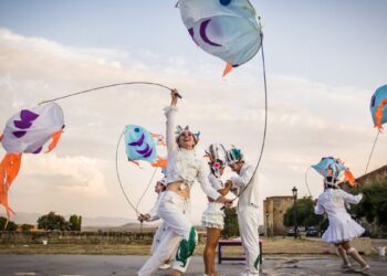 Espartales acoge una función de teatro infantil para las familias evacuadas por los incendios