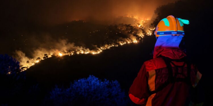 El Estado asume el mando ante unos incendios desbordados en Madrid con más de 10.000 evacuados 1 incendio 2