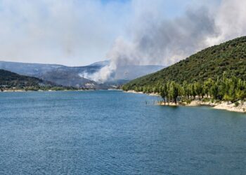 La MAS prepara medidas preventivas ante el posible impacto del incendio de La Mierla en el agua