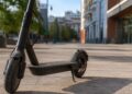 Una nueva campaña para supervisar el impacto ambiental de las baterías de litio en patinetes y bicicletas eléctricas