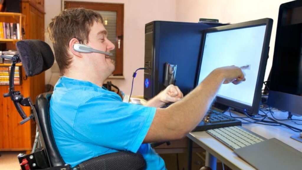 Abiertas ayudas de hasta 60.000 euros para Oficinas de Apoyo a la Vida Independiente de personas con discapacidad 1 persona discapacidad