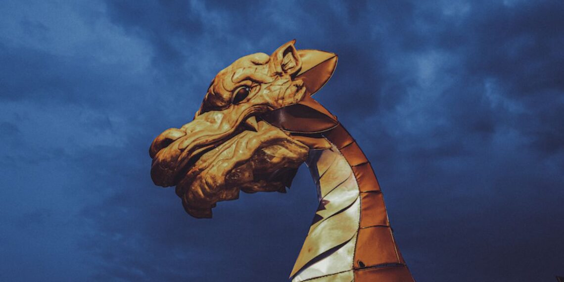 Un dragón de seis metros recorrerá el centro histórico en un espectáculo gratuito de teatro de calle este domingo 1 Foto: clasicosenalcala.net
