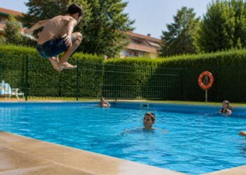 Riesgos y responsabilidades del uso de piscinas sin socorrista en comunidades y espacios privados 4 Riesgos y responsabilidades del uso de piscinas sin socorrista en comunidades y espacios privados
