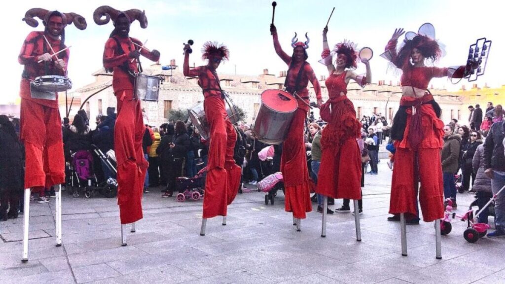 Sátíros y demonios recorrerán el centro histórico con un espectáculo itinerante de teatro de calle este domingo 1 satiros demonios