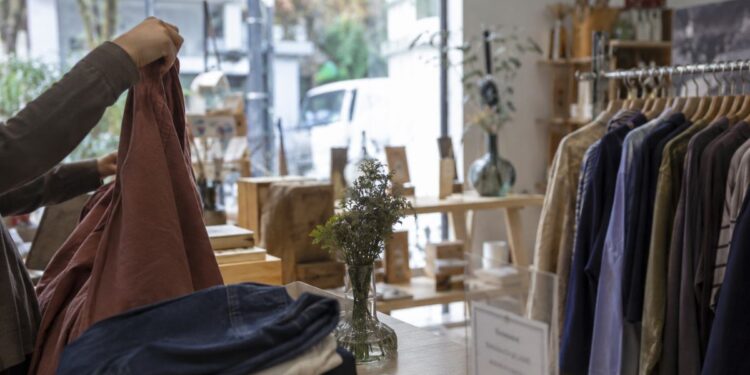 El PSOE propone un plan extraordinario para reforzar el comercio de proximidad en Alcalá 1 tienda comercio