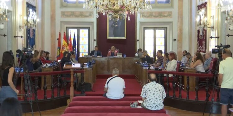 El PP carga contra Vox por dejarle solo y votar junto a la izquierda en varios puntos del Pleno 1 votacion pleno vox