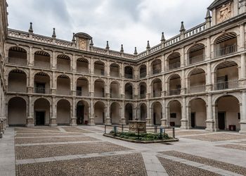 La danza española toma este lunes el Patio de Santo Tomás durante las Ferias con entradas desde cuatro euros