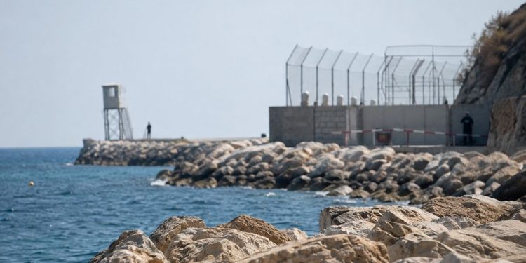 Puesto de vigilancia junto al mar