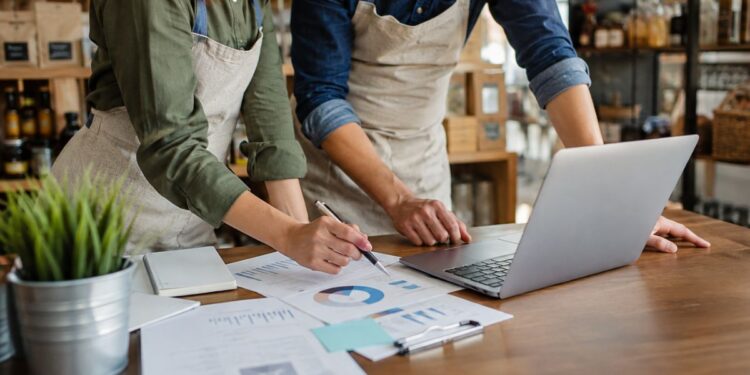 Alcalá abre una convocatoria de 50.000 euros para premiar empresas, comercios, hostelería, artesanía y proyectos sostenibles 1 ayudas 50k empresas