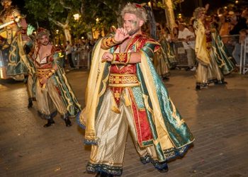 Cientos de familias acompañan a las carrozas en el último gran desfile de las Ferias de Alcalá 5 Cientos de familias acompañan a las carrozas en el último gran desfile de las Ferias de Alcalá