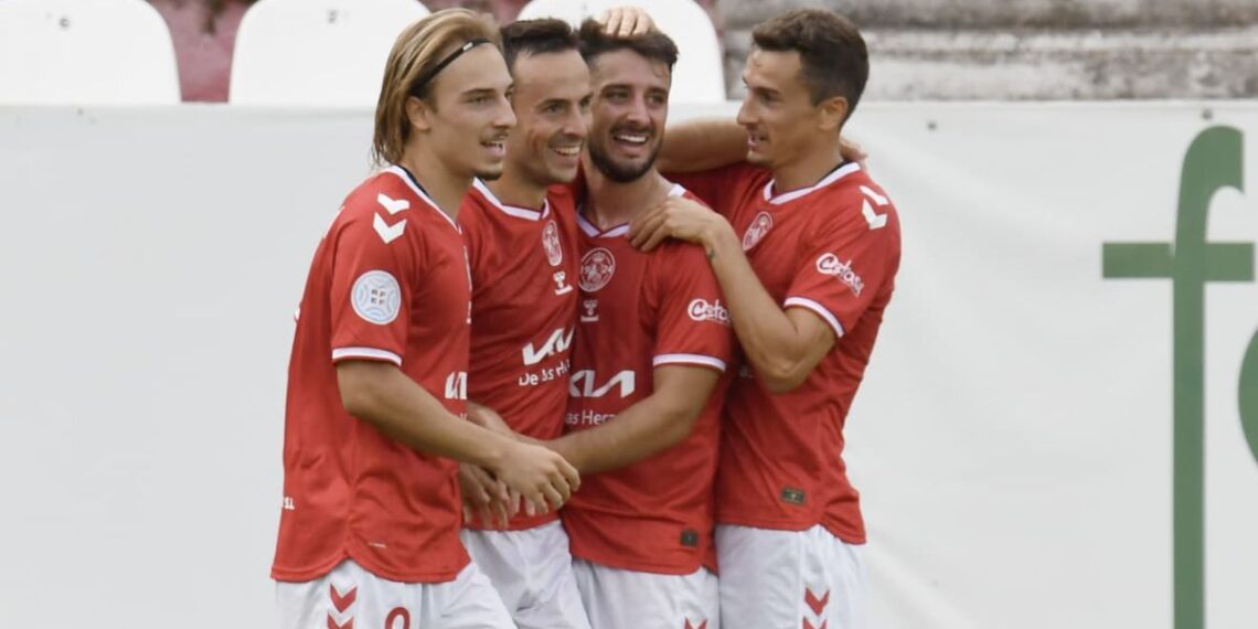 La RSD Alcalá mantiene su pleno de pretemporada tras ganar 2-0 al Rayo Majadahonda en El Val 1 Foto: RSD Alcalá