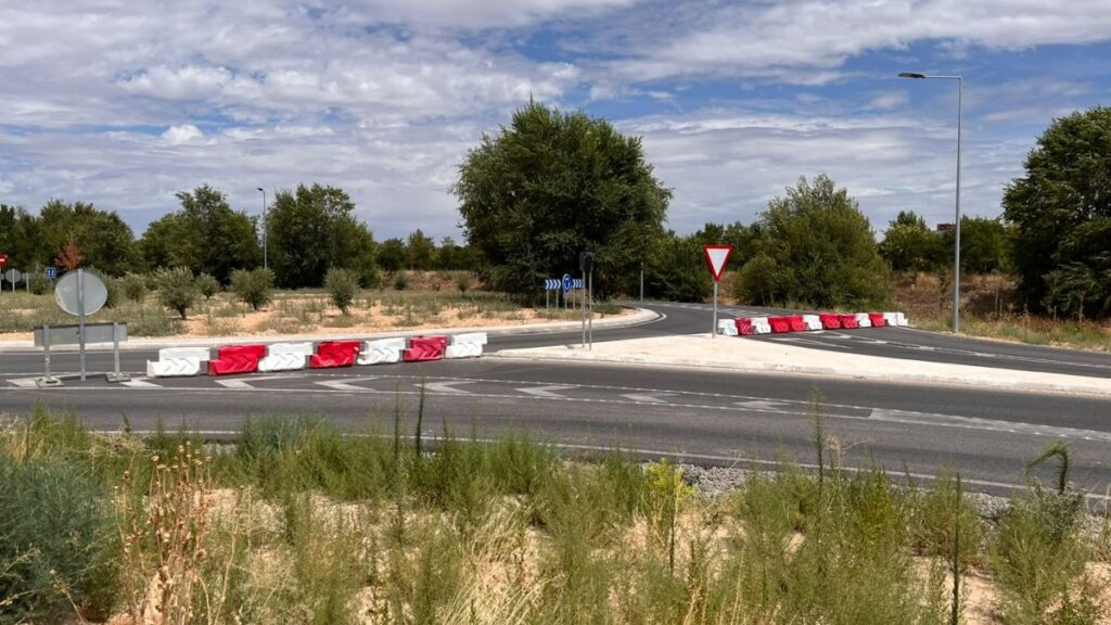 La carretera de Camarma queda cortada hasta el 23 de agosto entre la A-2 y Las Sedas: así afectan los desvíos al tráfico del norte de Alcalá 1 corte m100