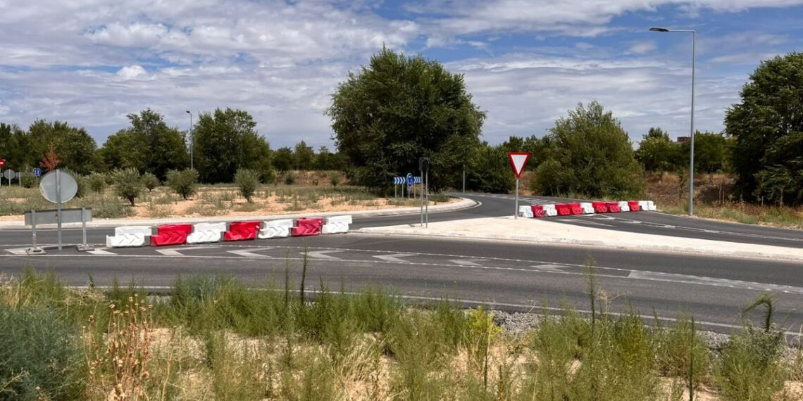 La carretera de Camarma queda cortada hasta el 23 de agosto entre la A-2 y Las Sedas: así afectan los desvíos al tráfico del norte de Alcalá 1 corte m100