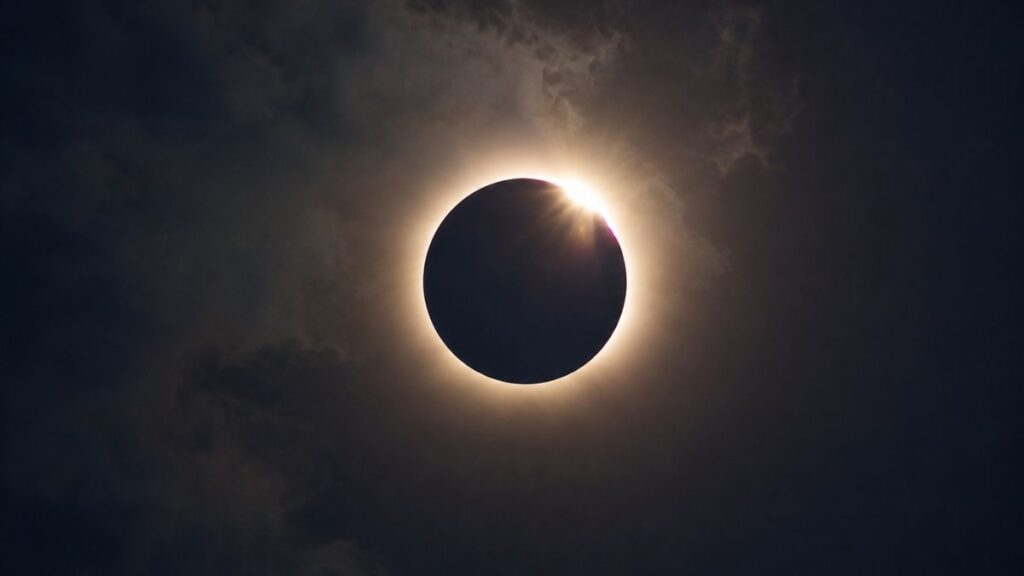 El eclipse total de Sol podrá verse desde Alcalá: horario, ubicación y recomendaciones para observarlo con seguridad 1 eclipse 12