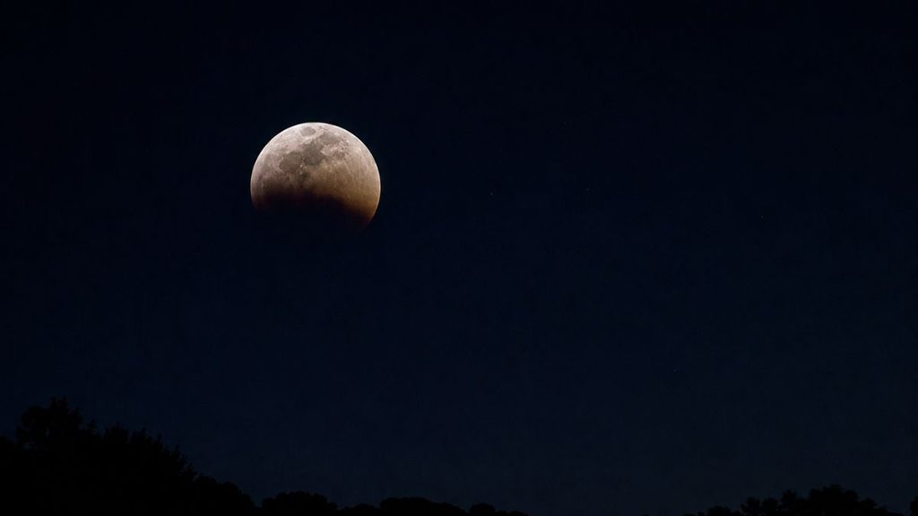 Un eclipse lunar ocultará gran parte de la Luna este viernes y podrá verse desde Alcalá 1 eclipse lunar