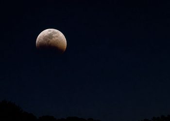 Un eclipse lunar ocultará gran parte de la Luna este viernes y podrá verse desde Alcalá