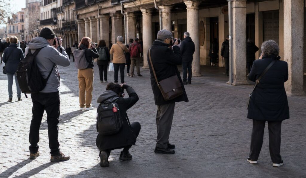 Alcalá celebrará el Día Mundial de la Fotografía con un recorrido gratuito por la ciudad este miércoles 1 fotografos calle