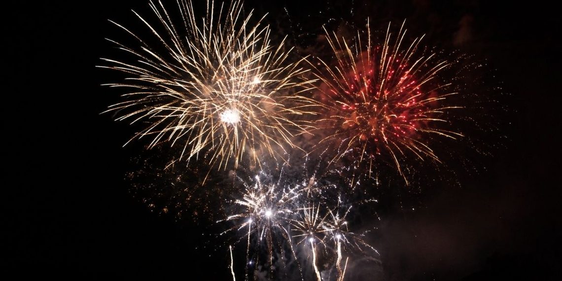 Así terminan este domingo las Ferias de Alcalá: nuevo recorrido de carrozas, Día del Niño y fuegos artificiales 1 fuegos artificiales