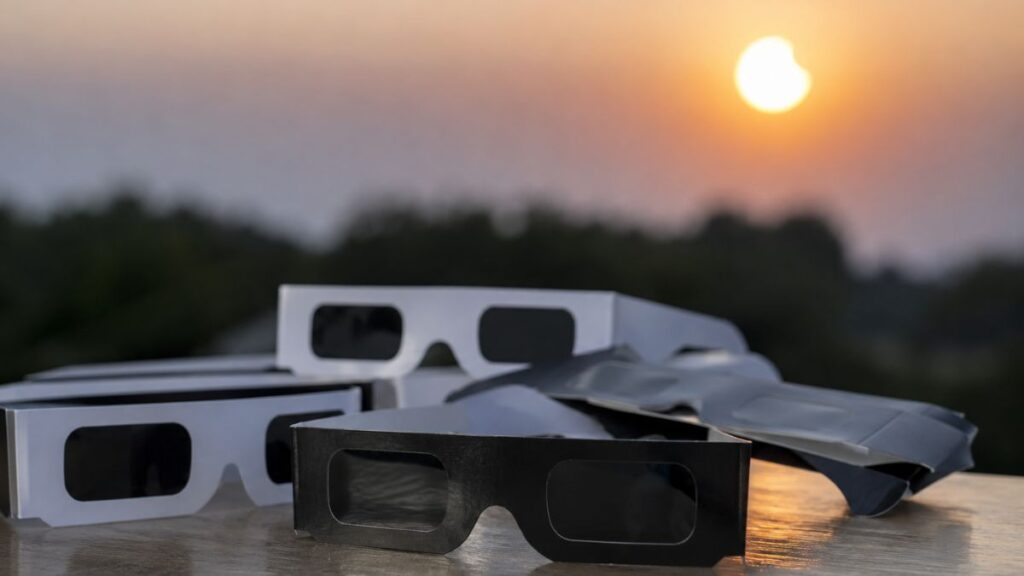 Retiran seis modelos de gafas para el eclipse: cuáles son y qué deben comprobar los vecinos de Alcalá 1 gafas eclipse solar