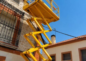 Un trabajador queda crítico tras caer ocho metros mientras reparaba un tejado en Los Santos de la Humosa