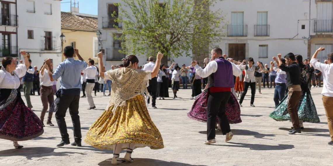 Alcalá quiere recuperar la jota con un gran baile colectivo en la Plaza de Cervantes el 19 de septiembre 1 jota