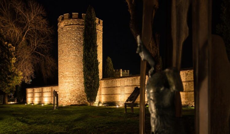 muralla iluminada