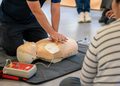 Alcalá enseñará RCP y uso del desfibrilador durante las Ferias en un taller para adultos
